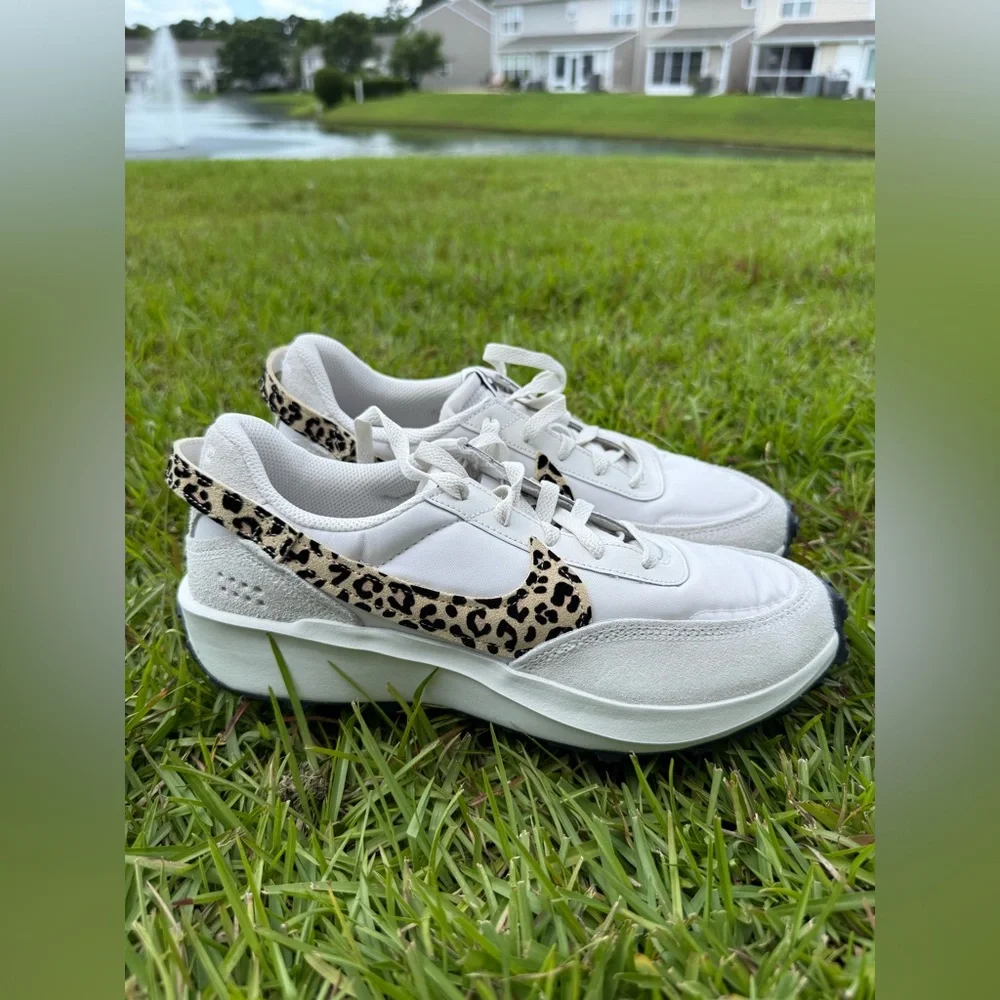 Nike women’s Leopard Accent White Sneakers size 9.5